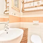 Zacisze Street Apartment