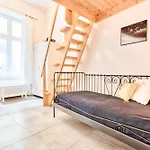 Zacisze Street Apartment