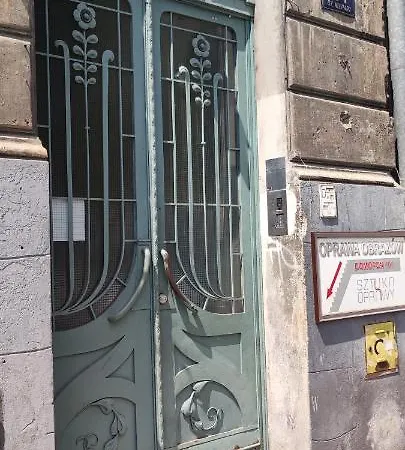 Zacisze Street Apartment