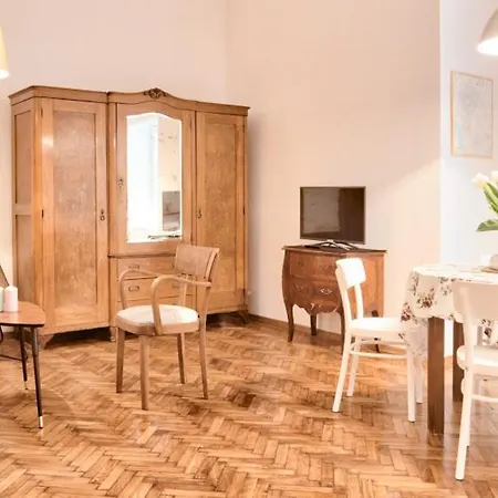 Zacisze Street דירה