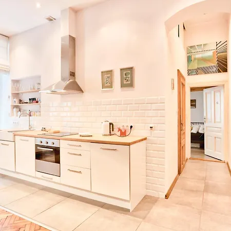 Zacisze Street Apartment